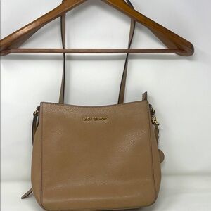 Michael Kors Tan Pebbled Leather Jet Set Messenger Bag Excellent Condition